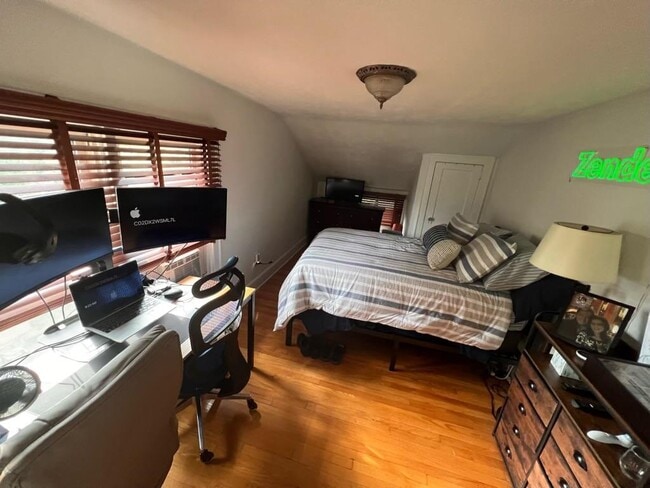 Building Photo - 62 Penataquit Pl