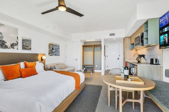 Building Photo - 601 NE 1st Ave