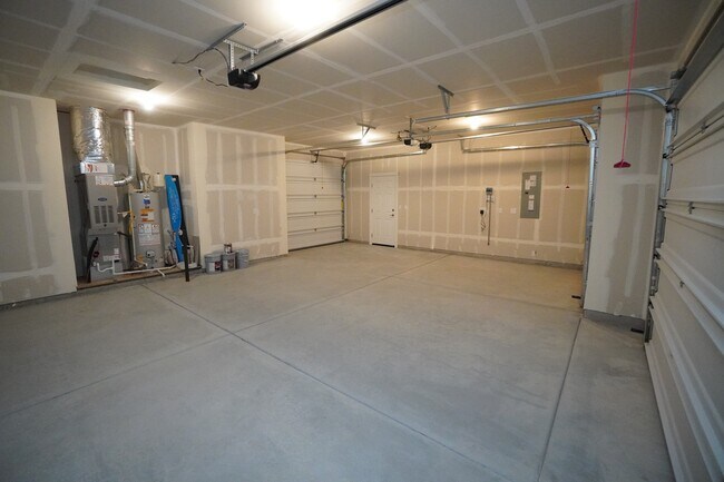 Building Photo - 14561 Pne Knl St