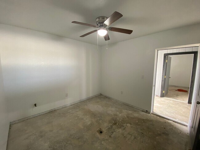 Building Photo - Fully Renovated Home on 5 Acres