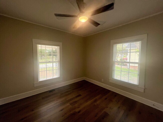 Building Photo - Freshly updated two bedroom, 1 bath house ...