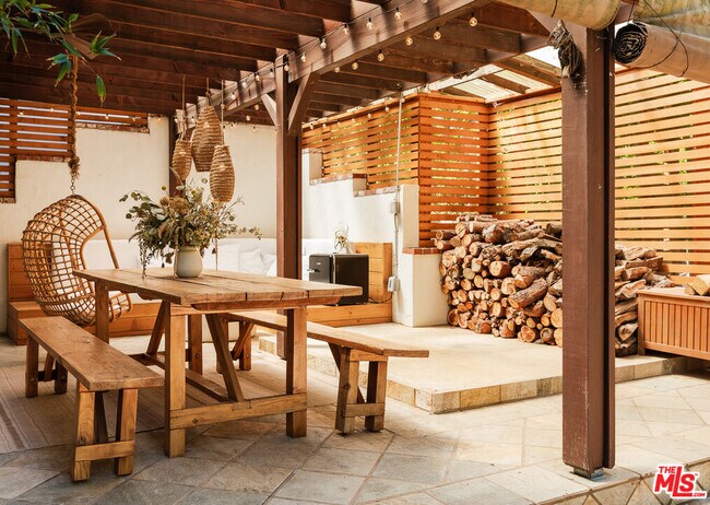 Building Photo - 26237 Fairside Rd