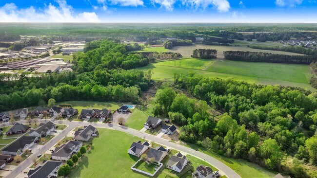 Building Photo - 312 Kingston Cir
