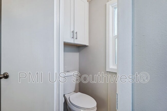 Building Photo - 437 Riverfront Dr