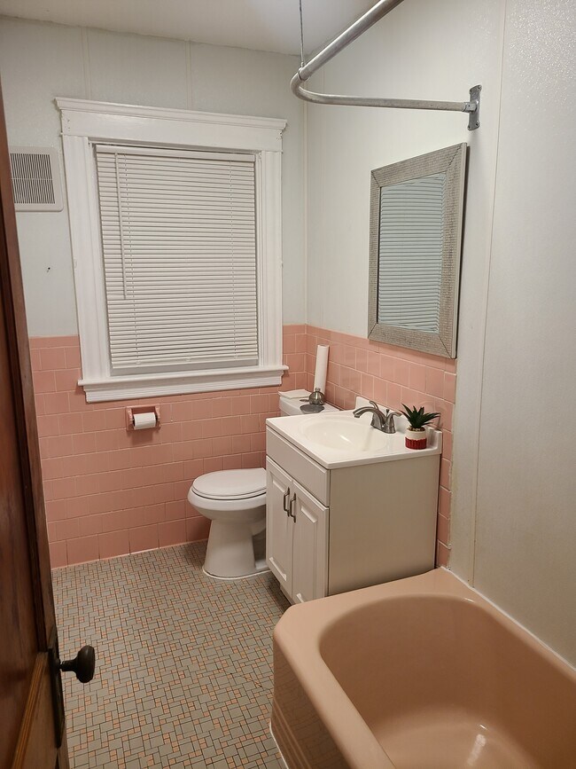 Building Photo - MENDON