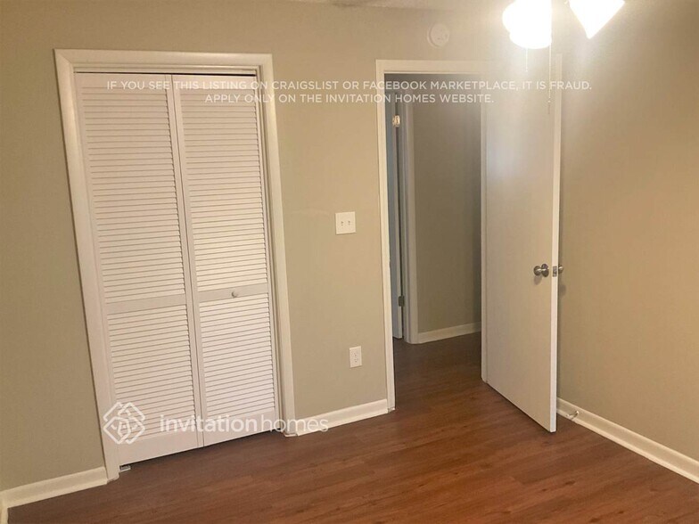 Building Photo - 553 Oak Creek Dr