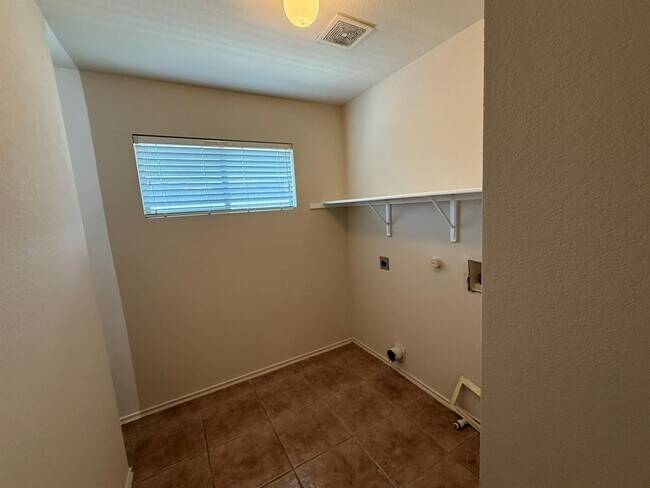 Building Photo - 1608 Anise Dr