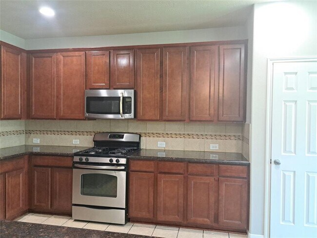 Building Photo - 26315 Fox Ridge Ln