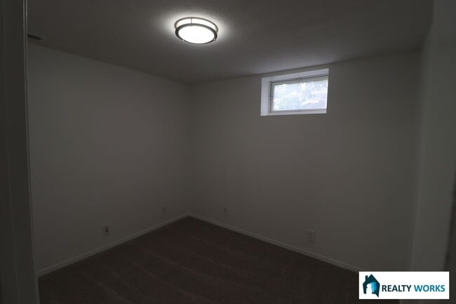 Building Photo - Won't last long, 3 bedroom, 2 bath house f...