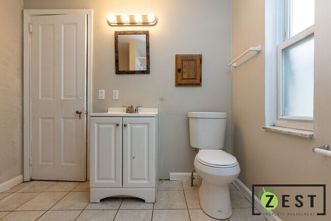 Building Photo - - BEAUTIFUL 3-BEDROOM 1 BATHROOM  April 11th 2-2:30 pm!