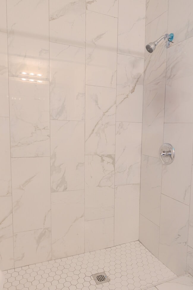 Building Photo - 6203 Tebbetts Dr