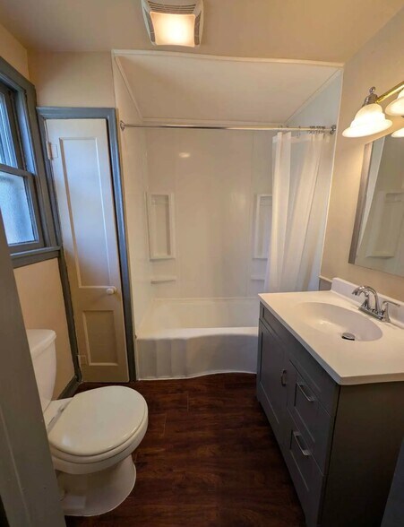 Building Photo - 501 School St