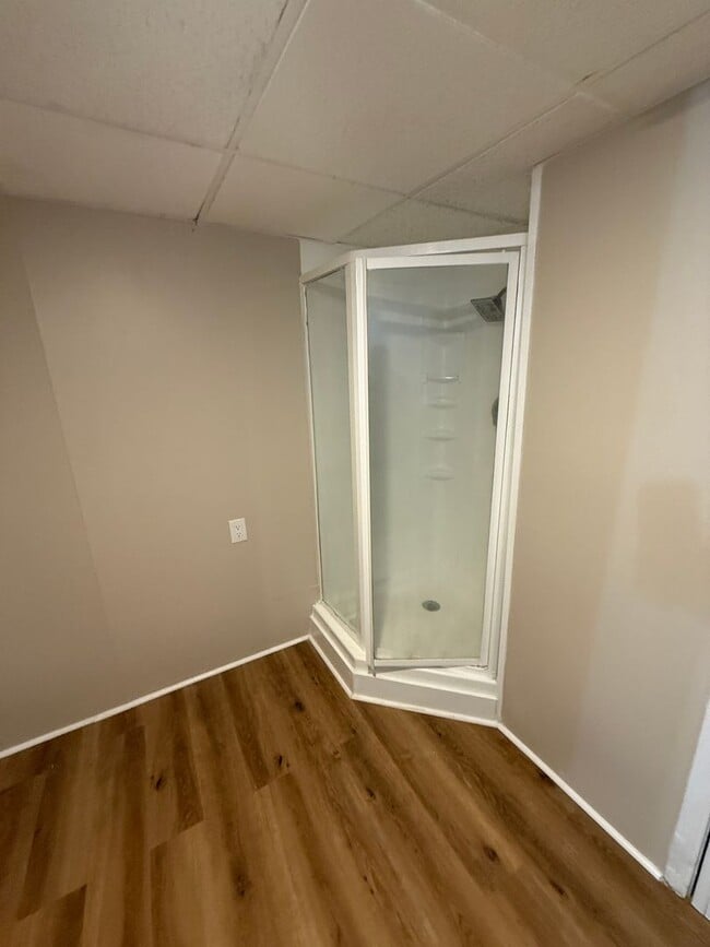 Building Photo - Classy Coral Way