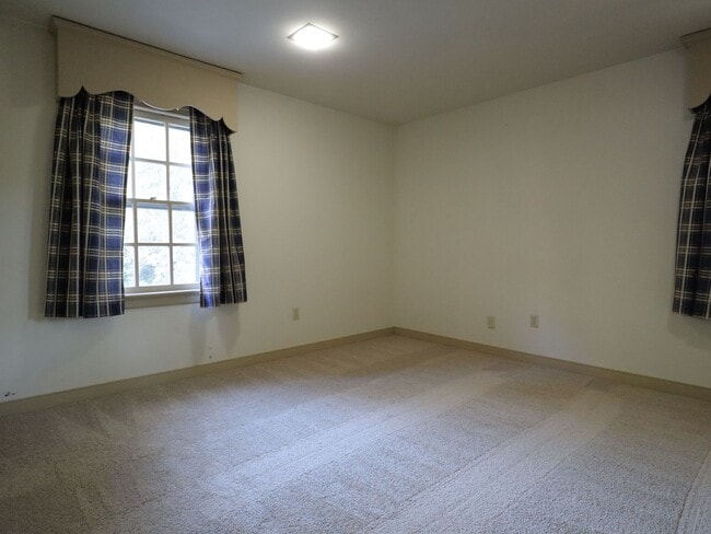 Building Photo - Beautiful home for rent minutes from the J...