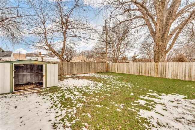 Building Photo - Adorable 2 Bed Riverside Home – Updated & Ready Now!