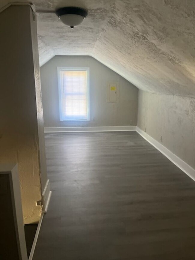 Building Photo - Open The Door To Your New Home!