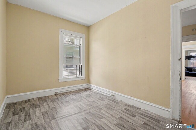 Building Photo - 137 Sherwood Ave