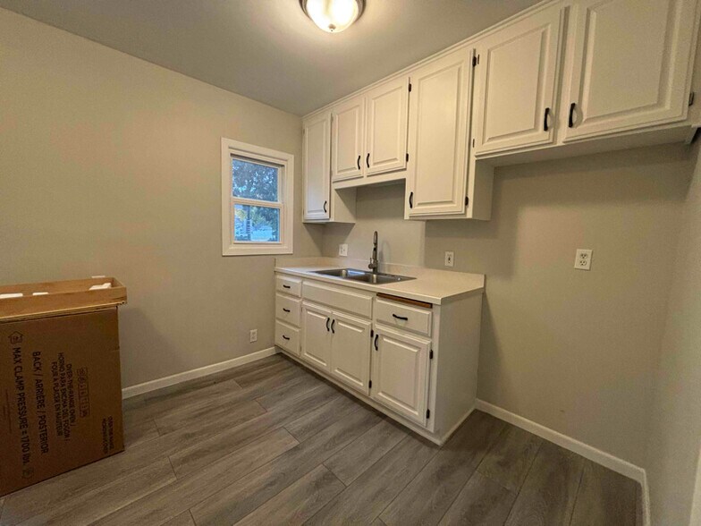 Building Photo - 2804 Lowry Ave N