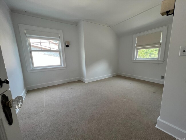 Building Photo - 36 Midland St