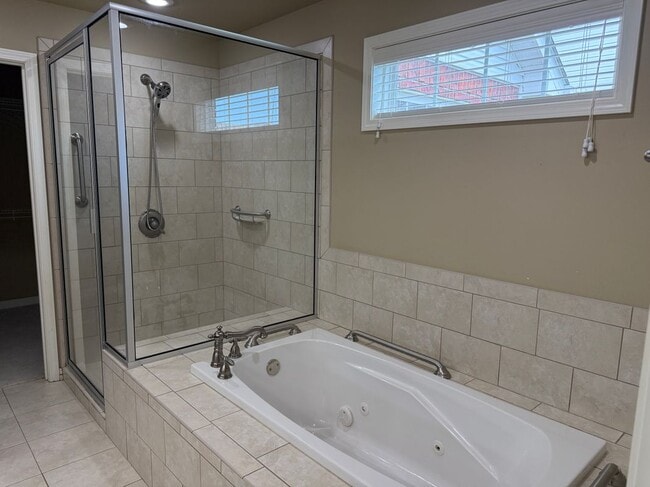 Building Photo - 12 Enclave Cir