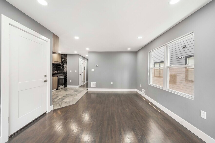 Living room - 1117 Chestnut St