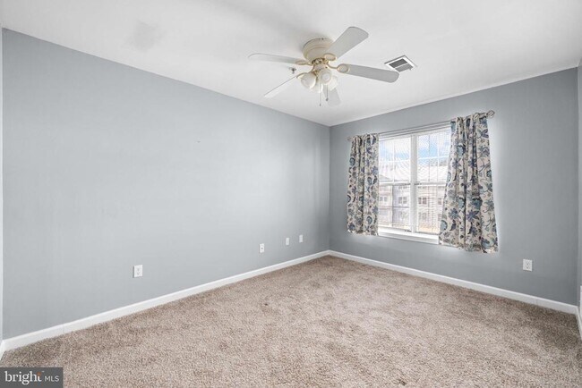 Building Photo - 806 Waters Edge Dr