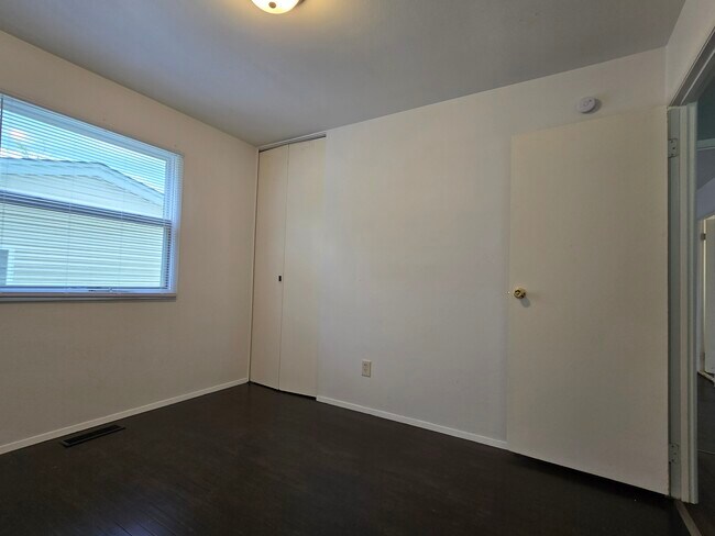 Building Photo - 1532 Surf Side Dr