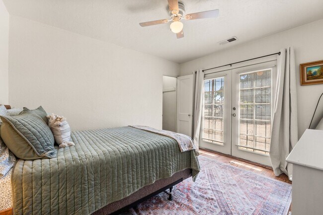Building Photo - Fully Furnished Home!