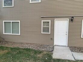 Building Photo - 312 4th Ter