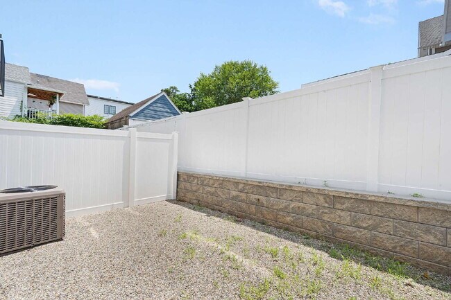 Building Photo - Movie in special, first 1/2 month rent is FREE! Charming 2-Bedroom Condo with 2 Full & 2 Half Bat...
