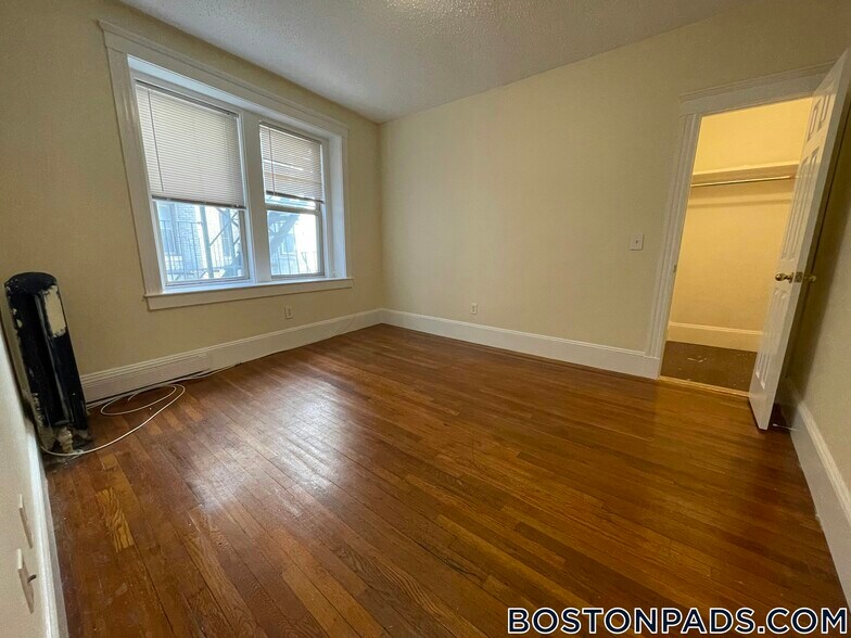 Building Photo - 55 Park Dr