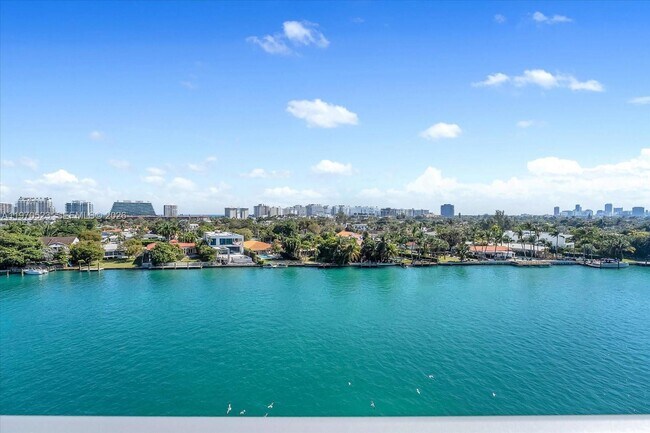 Building Photo - 9201 E Bay Harbor Dr