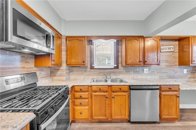 Building Photo - 961 Montford Rd