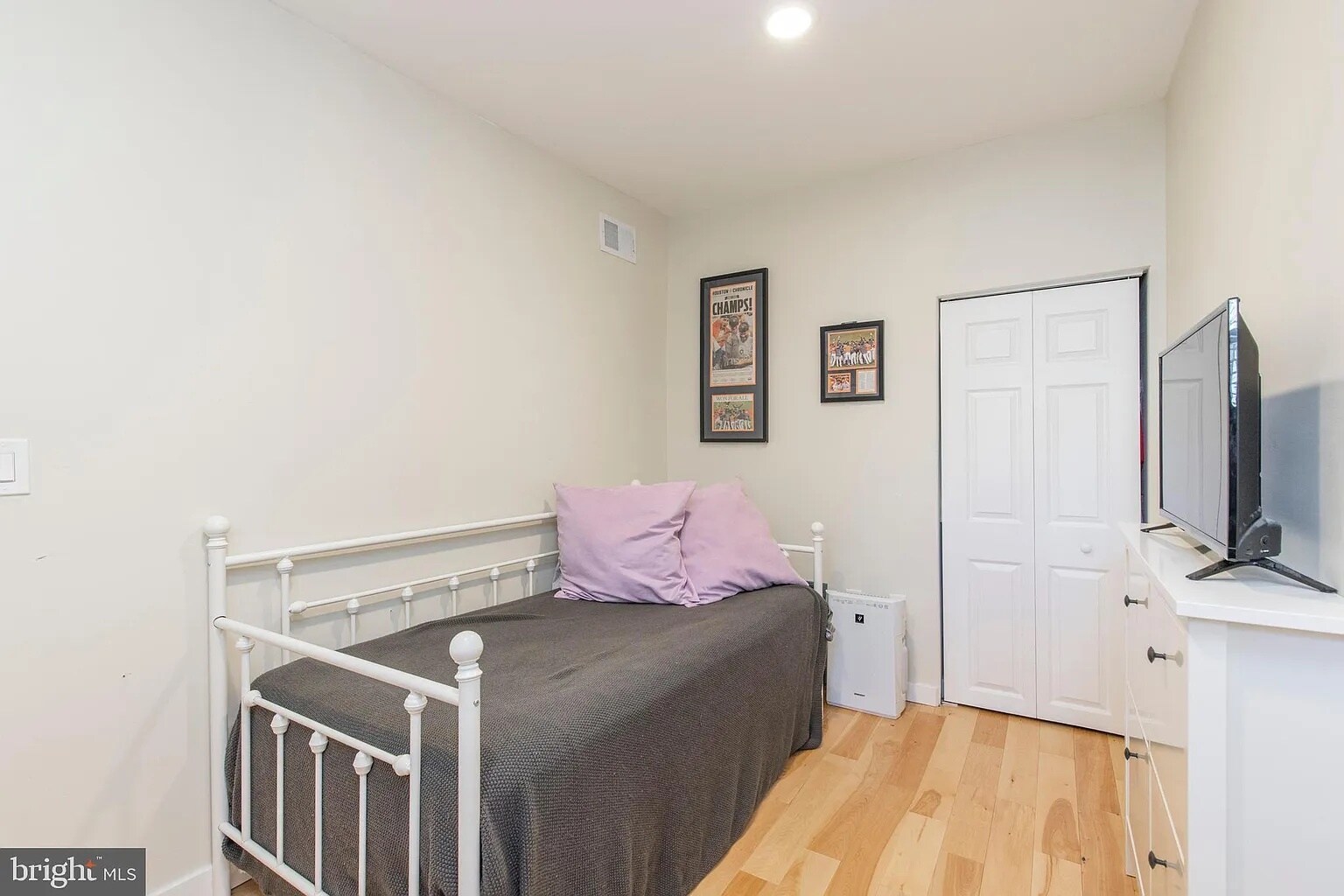 Building Photo - 1808 S Chadwick St