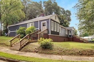 Building Photo - Renovated 2 Bedroom 2 Bath Duplex with Lar...