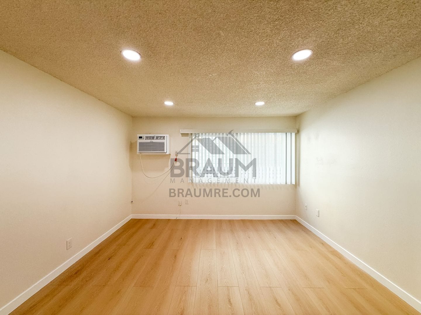 Building Photo - 5461 Kester Ave