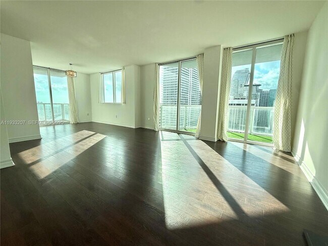 Building Photo - 253 NE 2nd St