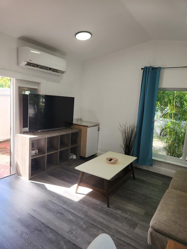 Building Photo - 1344 NE 16th Ave