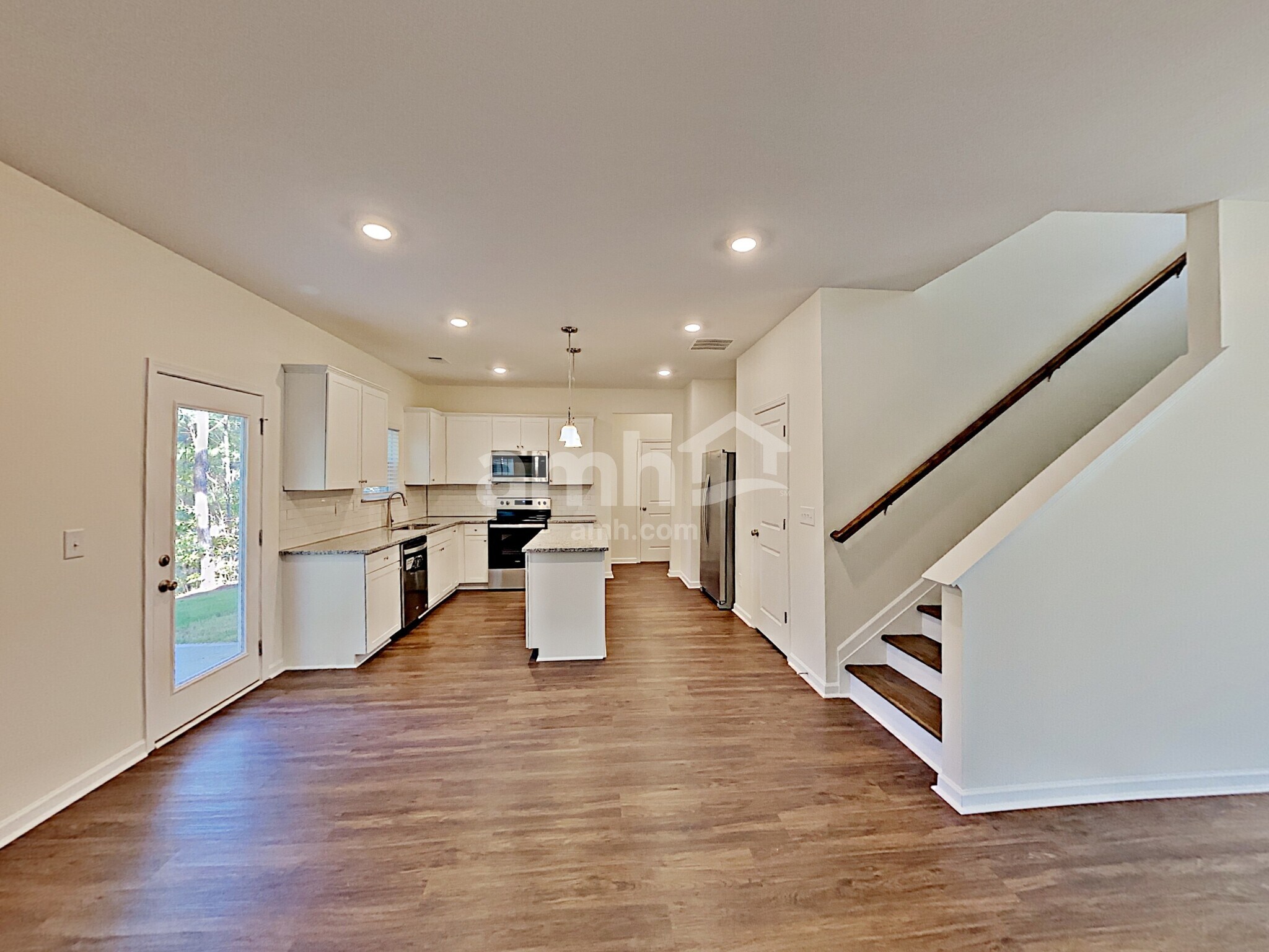 Building Photo - 573 Camp dr