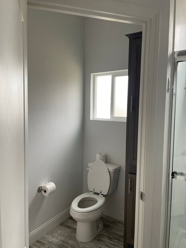 Building Photo - Newer Manufactured home, 3 bed 2 bath, Lower Magalia