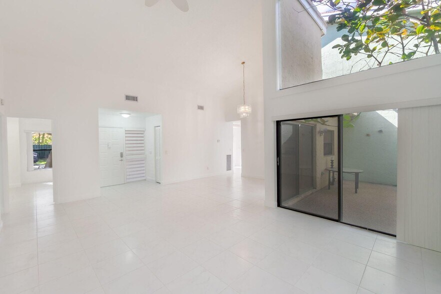 Building Photo - 6090 Aloma Ln