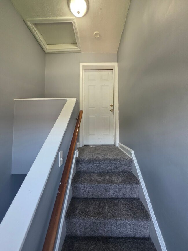 Building Photo - 403 Greenhill Ave