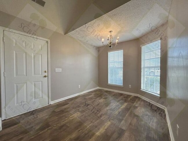 Building Photo - 352 White Gables Dr
