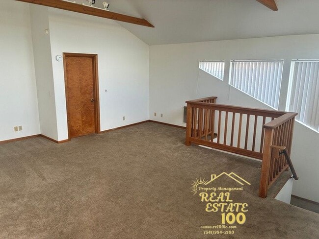 Building Photo - 928 SW Bay View Ln