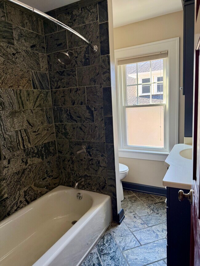 Building Photo - 91 Lacy St