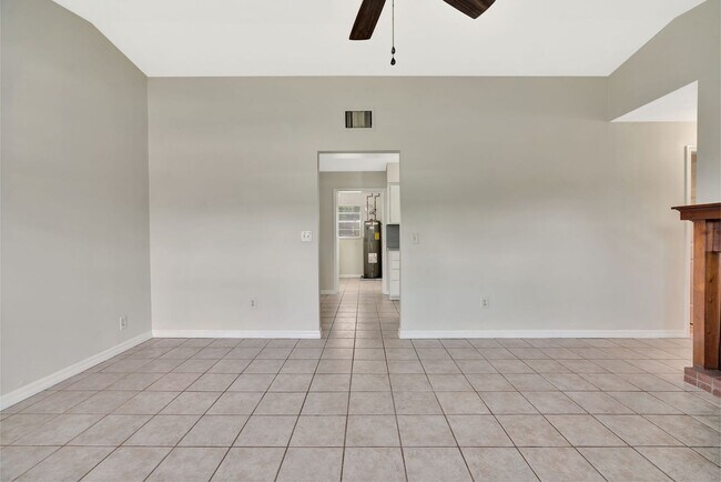Building Photo - Beachside Bliss in Hobe Sound – Move-In Ready with Room to Roam!