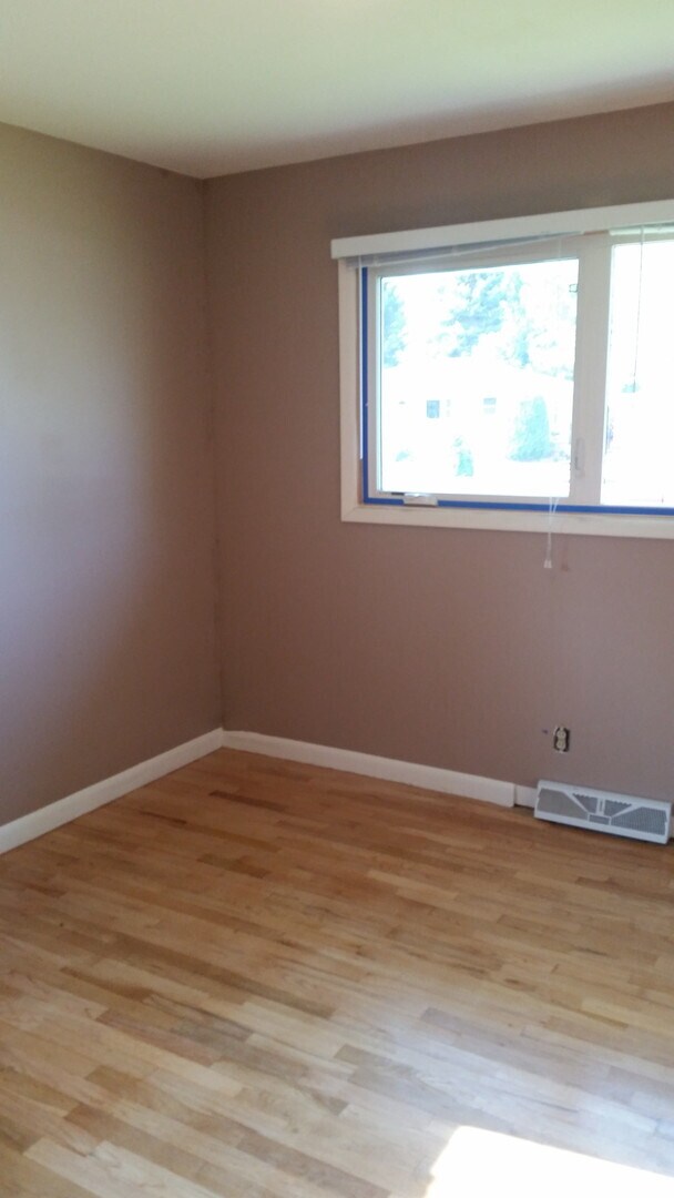 Building Photo - WEST END CHARMER! PERFECT HOME FOR ENTERTA...