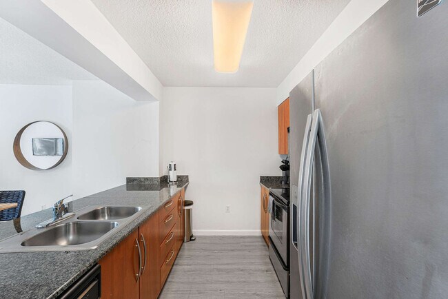 Building Photo - 1 SE 12th St