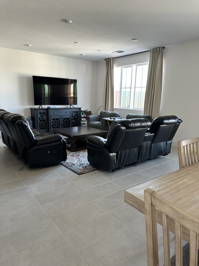 Building Photo - 2109 Blossom Ranch Rd