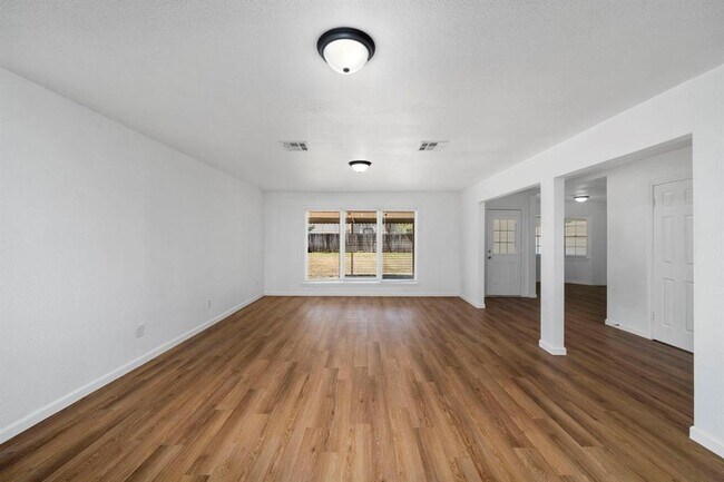 Building Photo - 12711 Shady Knoll Ln